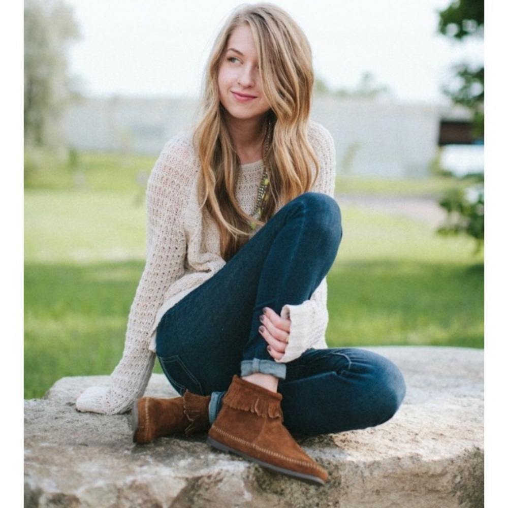 Minnetonka low ankle suede fringe booties